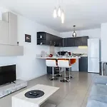 1-br In Palm Swimming Pool شقة *